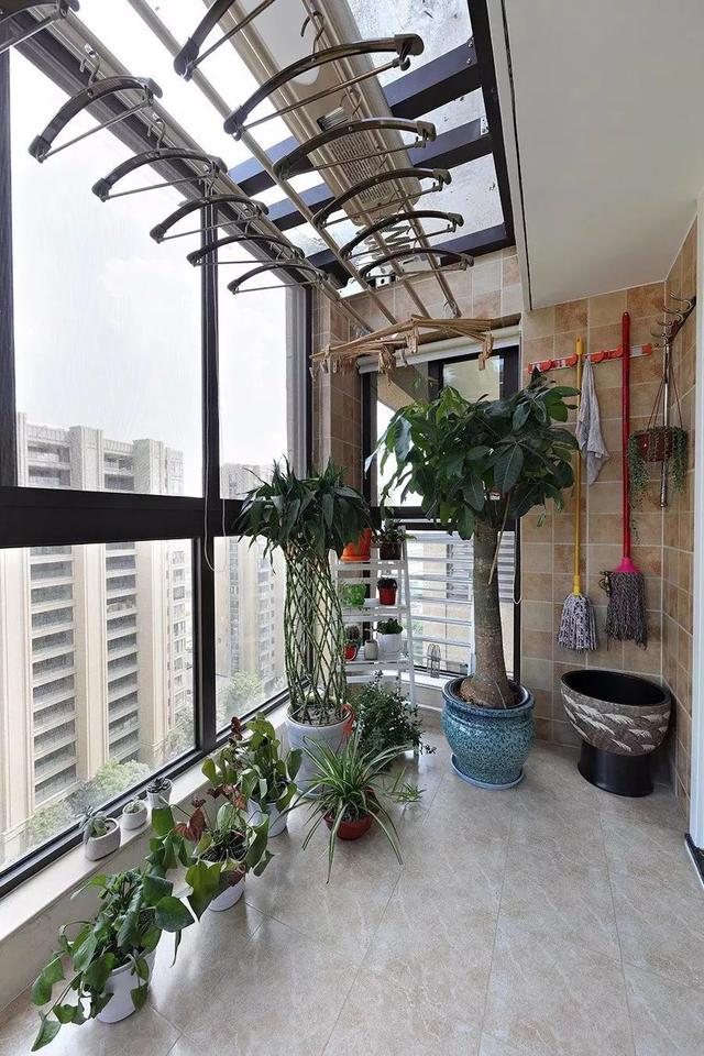 一个失误毁掉整个客厅！家用阳台门到底应该怎么装？装修必看！