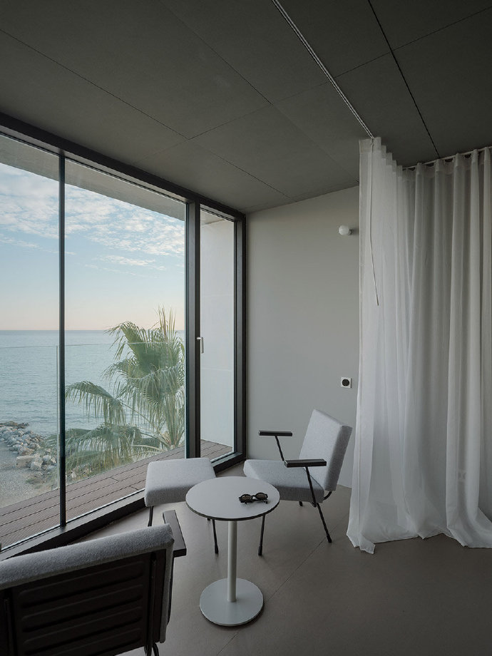 一个失误毁掉整个客厅！家用阳台门到底应该怎么装？装修必看！