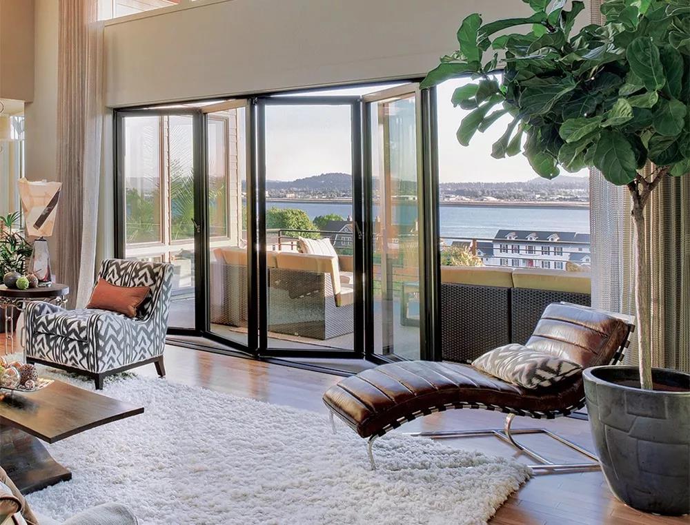 一个失误毁掉整个客厅！家用阳台门到底应该怎么装？装修必看！