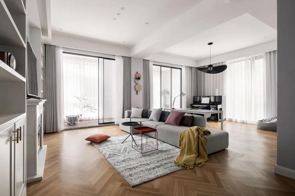 一个失误毁掉整个客厅！家用阳台门到底应该怎么装？装修必看！