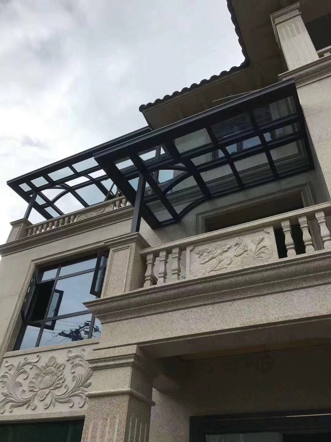 家中想搭建一个有格调的阳光雨棚？这些知识您一定要先了解！