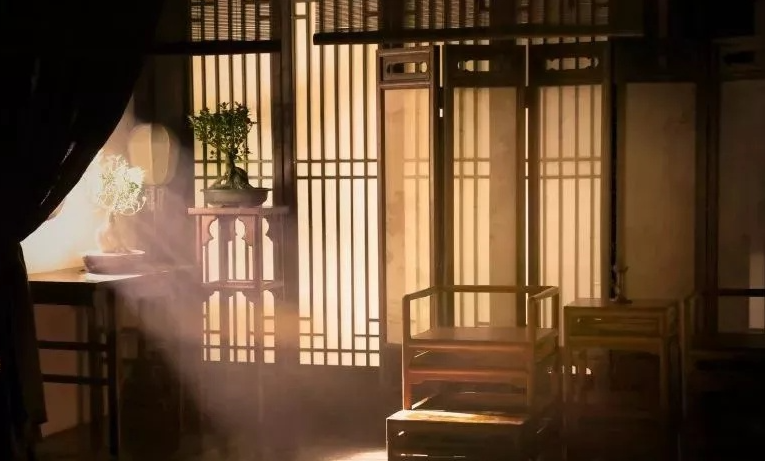 新中式风格怎样避免庸俗？搭配中式花窗，分分钟刷爆朋友圈！