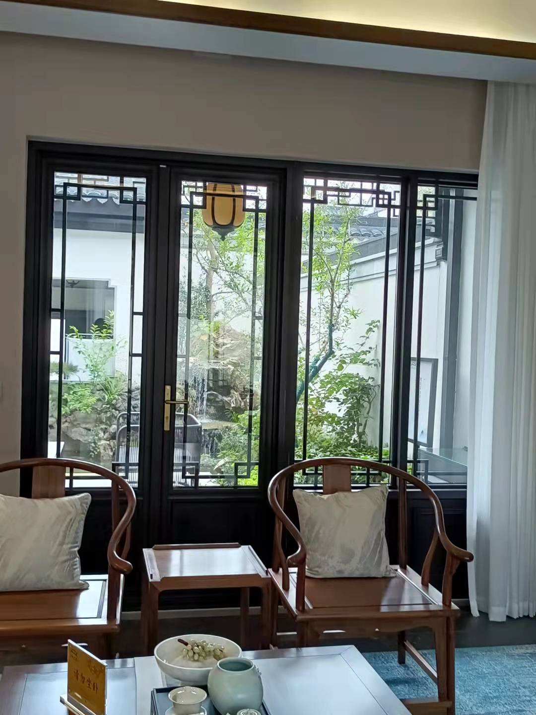 案例鉴赏｜窗景里的桃花源！江南院落里，芬德格林中式门窗演绎风景无限！~