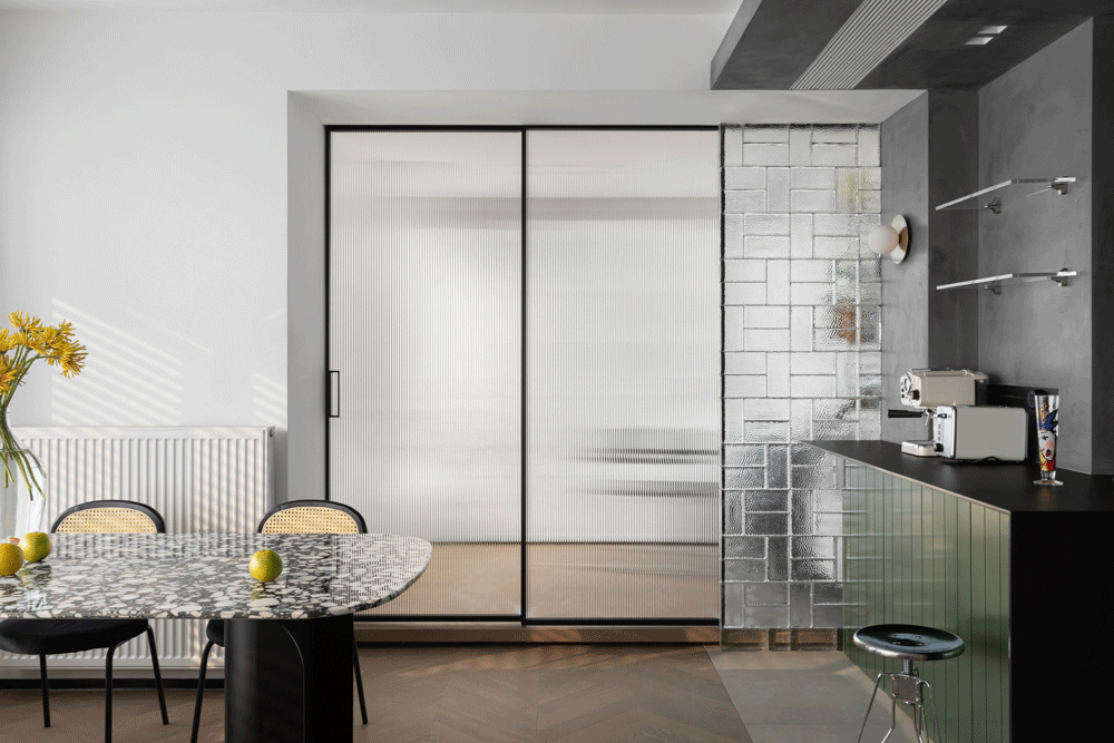 轻松打造出简约时尚的空间感、展现轻奢格调。