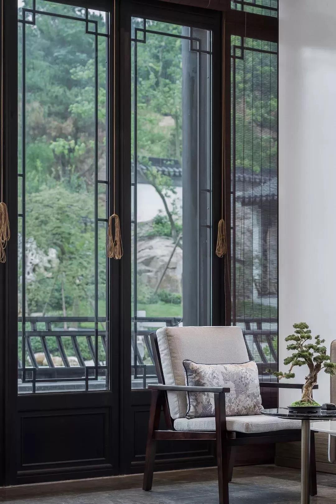 新时代里的中式门窗魅力：透过一扇窗，遇见最美的风景！