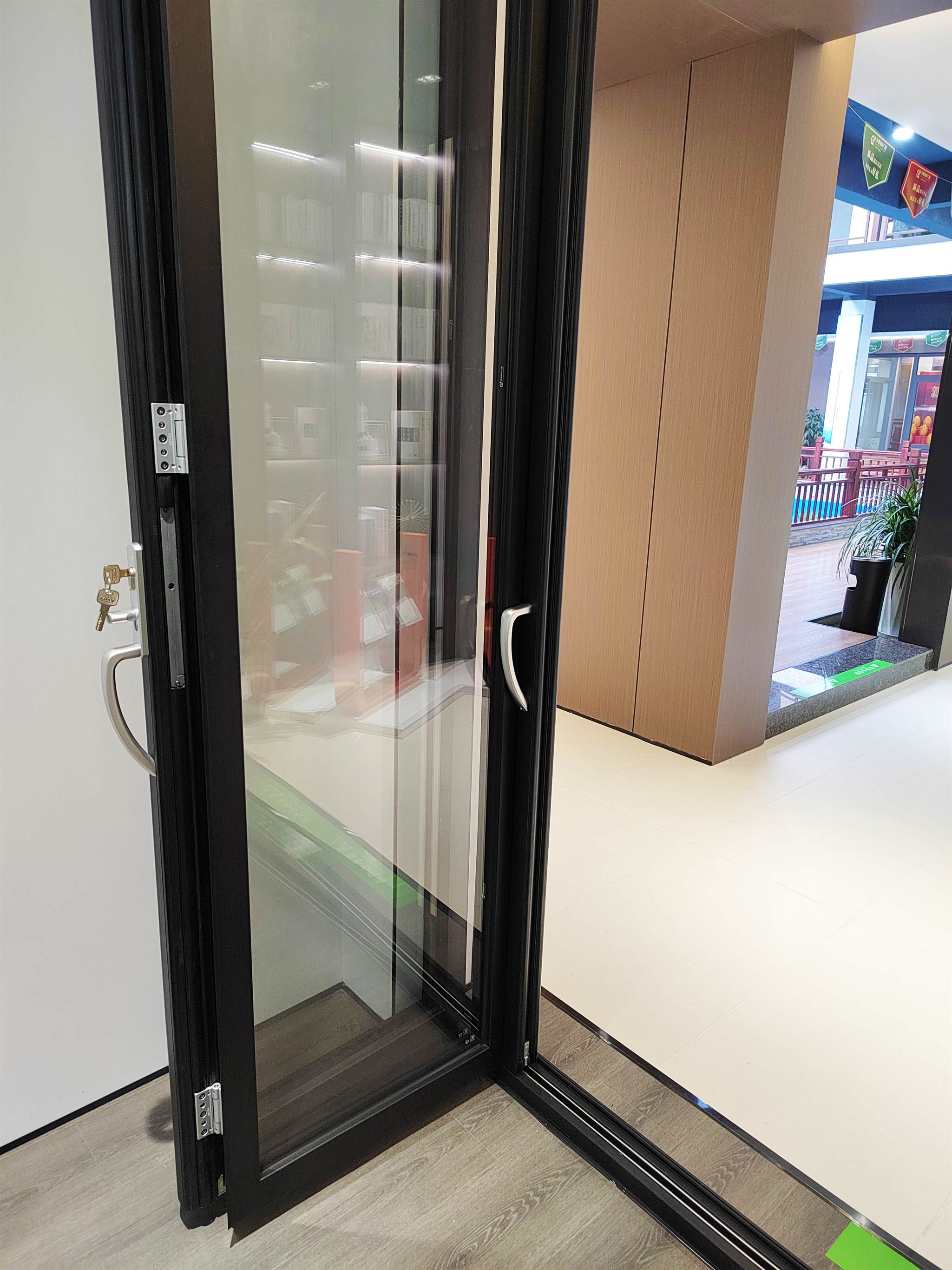 千万别踩雷!既安全又好用的折叠门,到底应该怎么选?