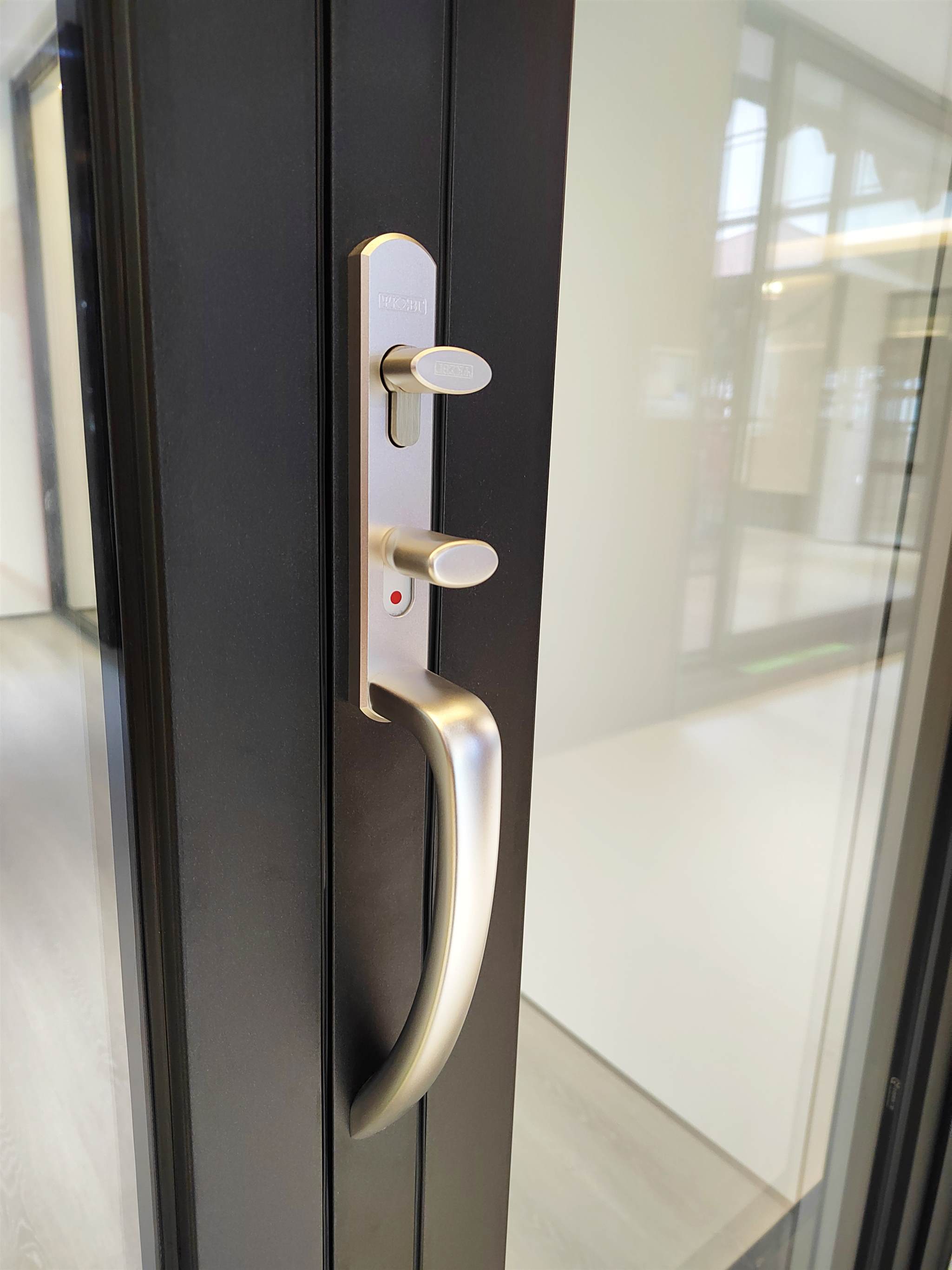 千万别踩雷!既安全又好用的折叠门,到底应该怎么选?