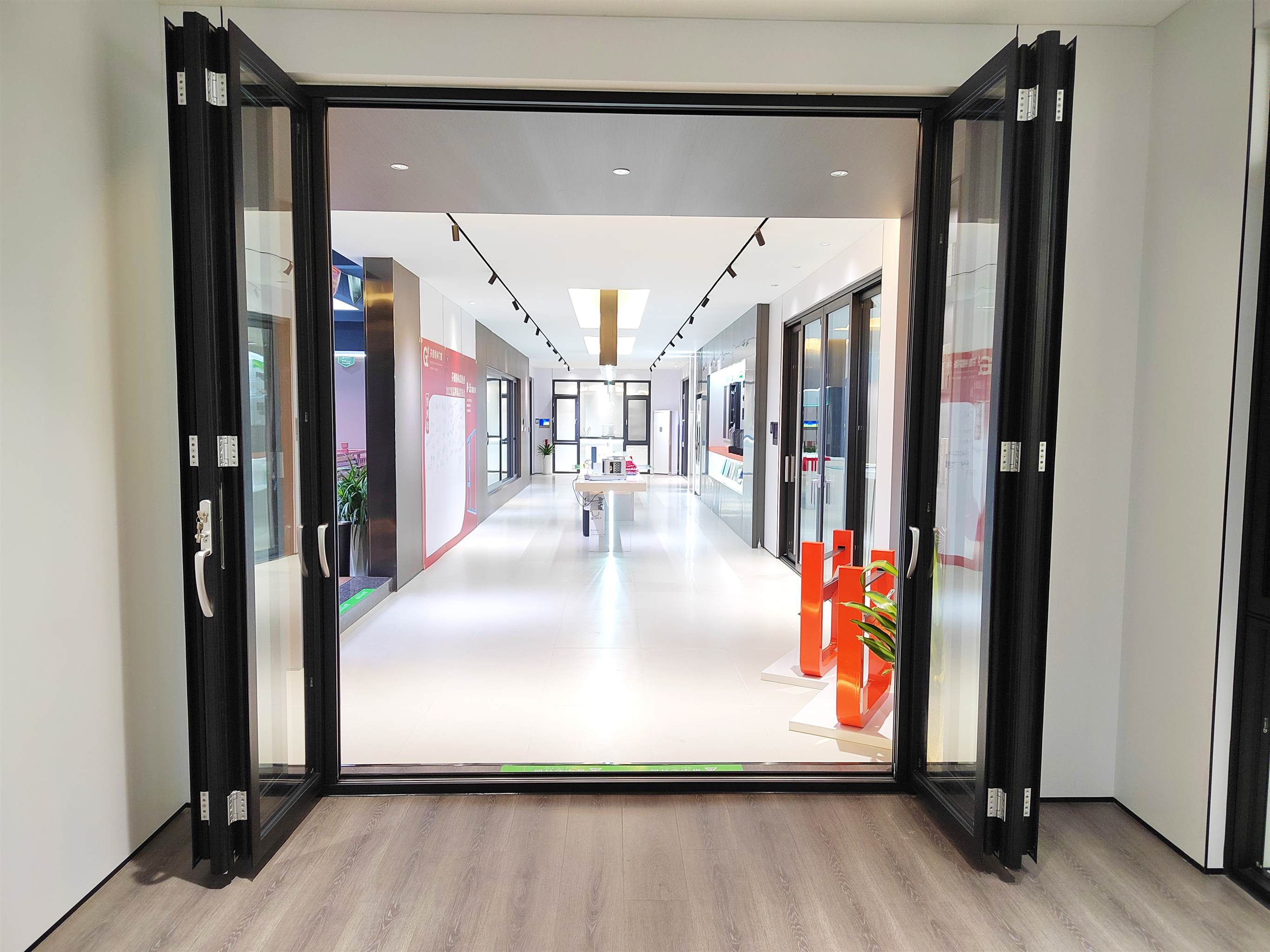 千万别踩雷!既安全又好用的折叠门,到底应该怎么选?