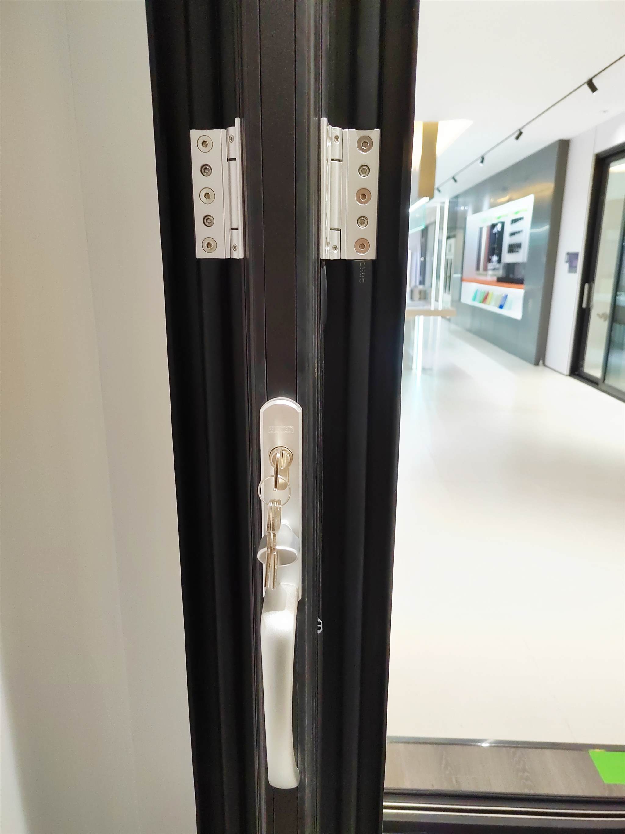 千万别踩雷!既安全又好用的折叠门,到底应该怎么选?