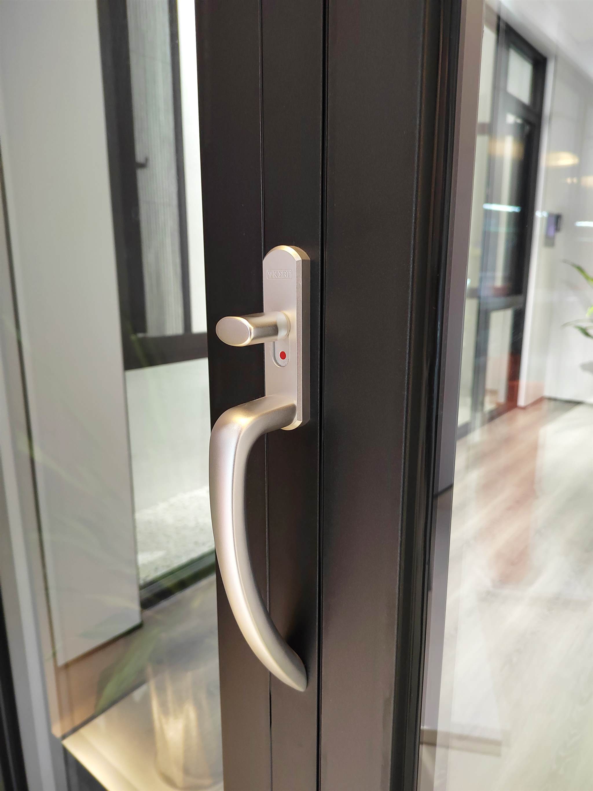 千万别踩雷!既安全又好用的折叠门,到底应该怎么选?