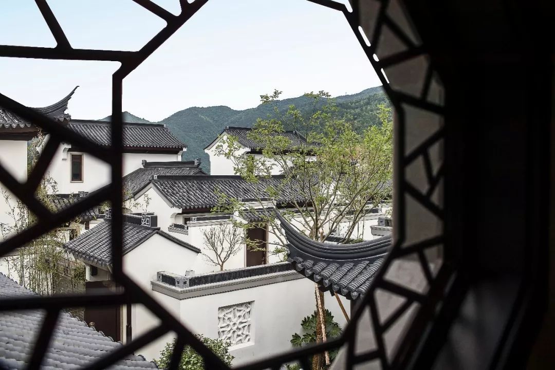 中式门窗的夏日畅想，生活与诗意凝练在咫尺方寸之间~
