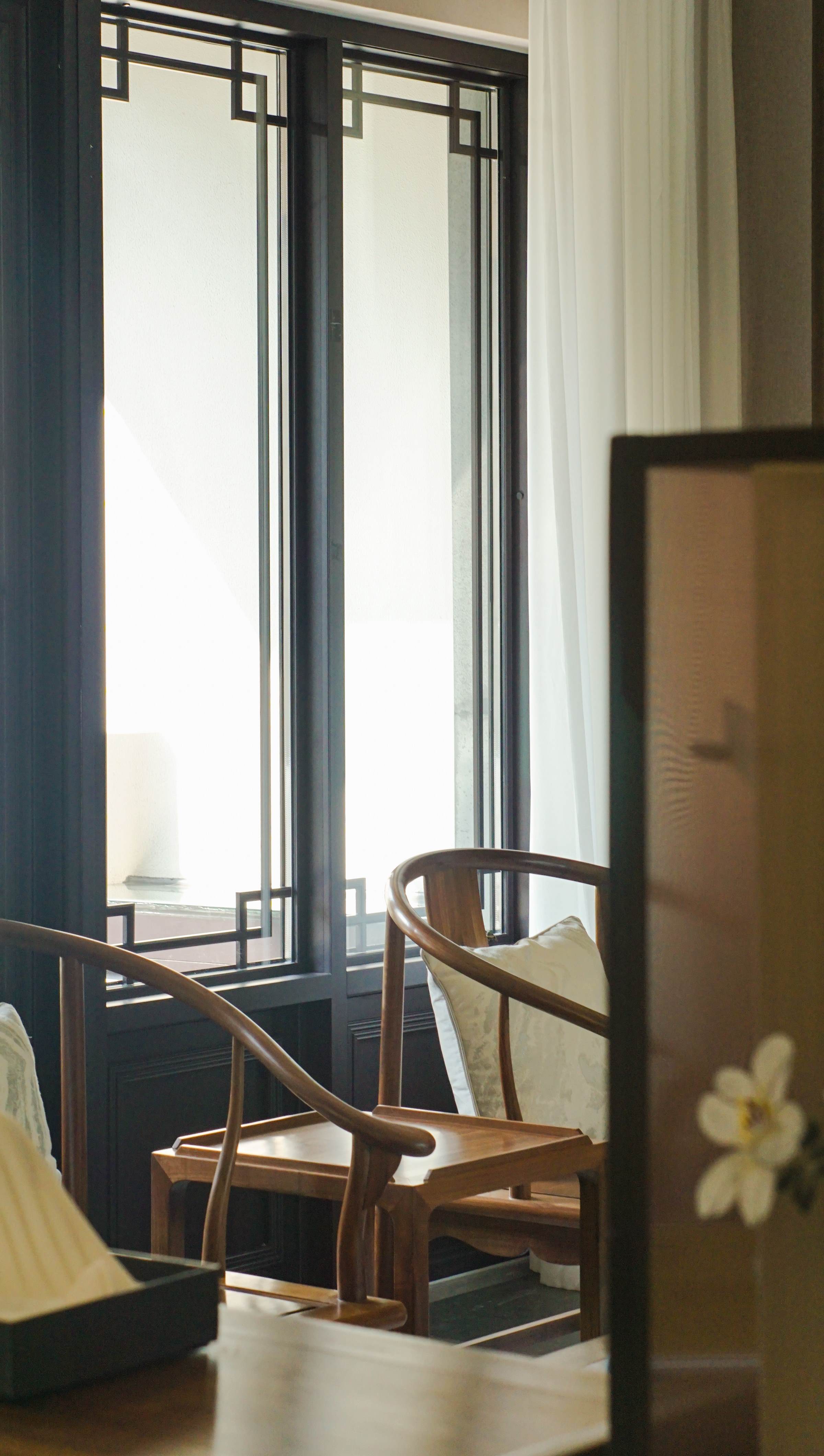 一隅中式古窗，与雪景绝美相融，咫尺间有数不尽的惊喜和诗意~