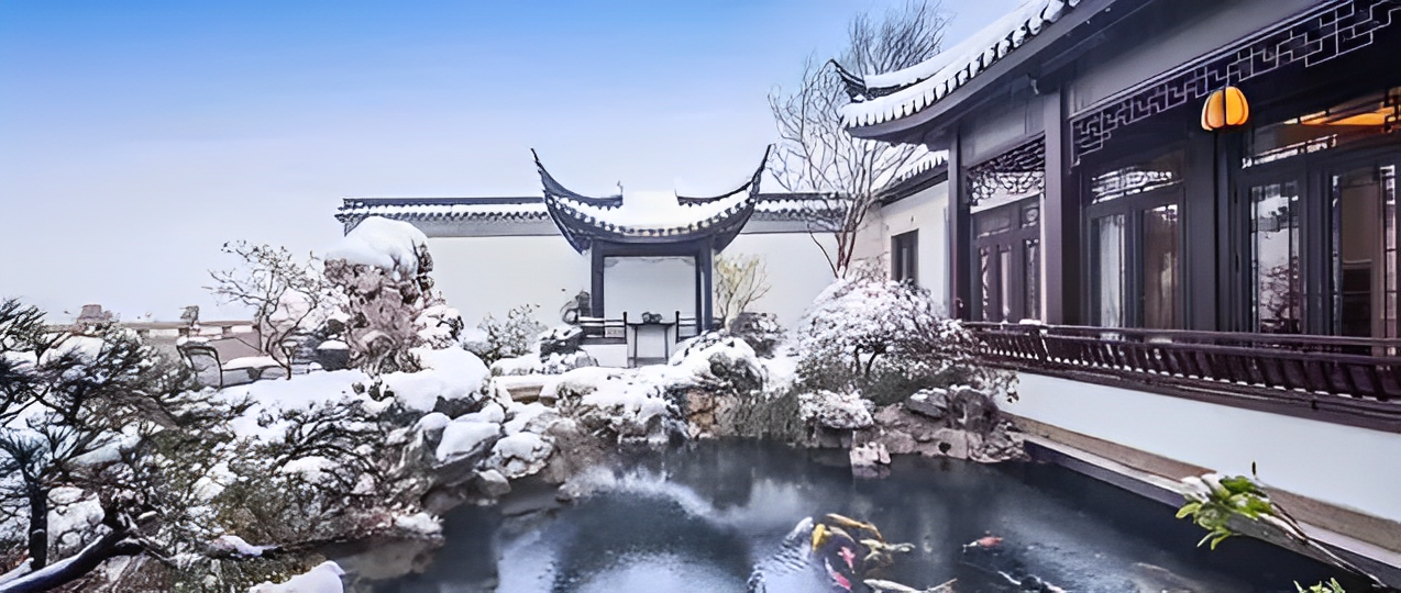 一隅中式古窗，与雪景绝美相融，咫尺间有数不尽的惊喜和诗意~